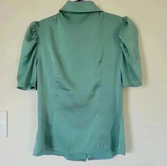 %100 POLYESTER shein green unique design blouse collar neck size small - Picture 4 of 6